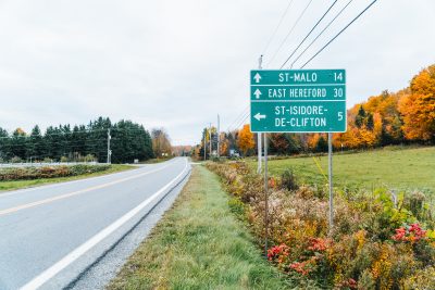 saint-isidore-de-clifton-credits-visages-regionaux-route-carrefour